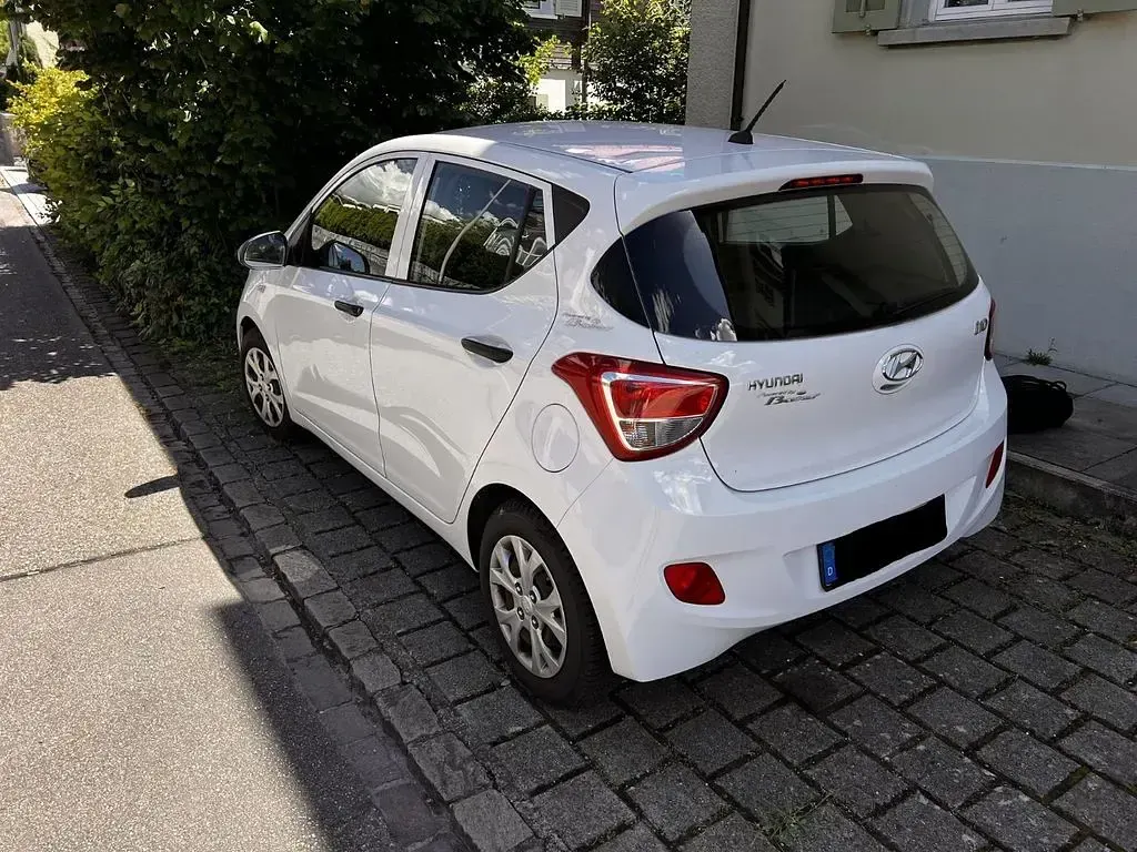 Gebraucht Hyundai i10 Classic 67 PS (49 kW) 2015 Weiß Kleinwagen