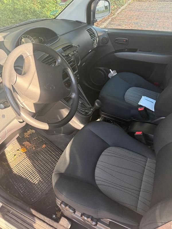 Grau Gebraucht 2009 Hyundai Matrix Van / Kleinbus | 1.450 € (Fairer Preis) - Bild 1/4