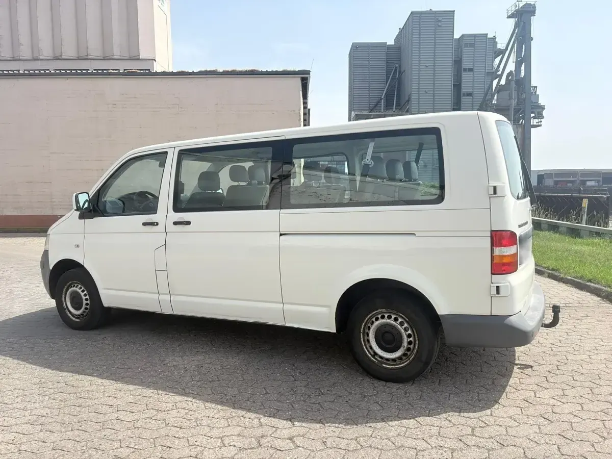 Używany VW Caravelle 102 KM (75 kW) 2009 Van