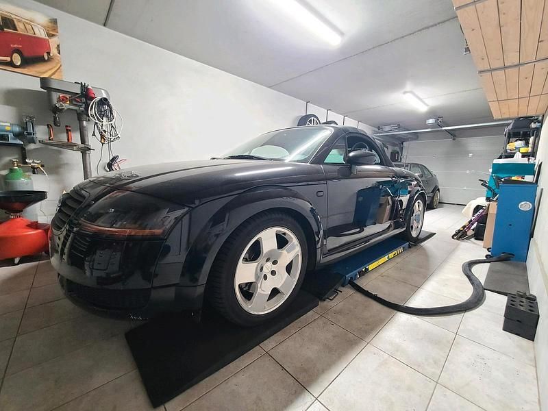 Schwarz Gebraucht 2001 Audi TT Roadster Cabrio | 3.900 € (Fairer Preis) - Bild 1/4
