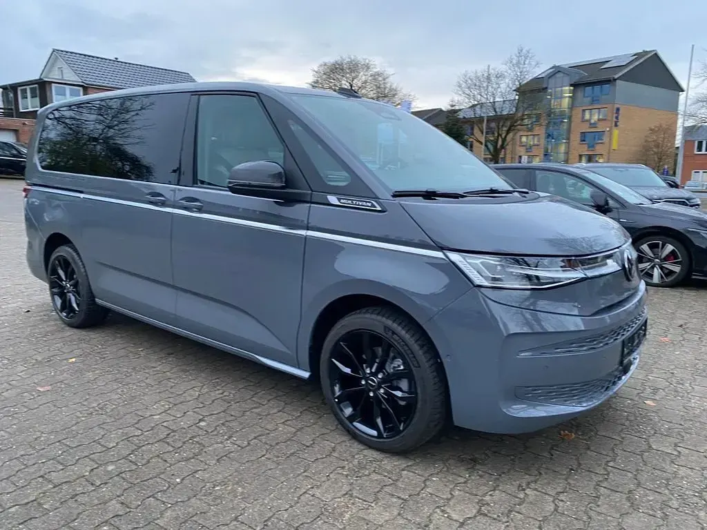 Neu VW T7 Style 150 PS (110 kW) 2026 Grau Van