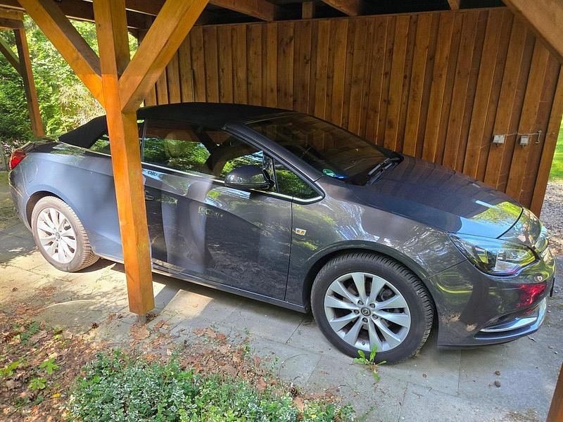 Grau Gebraucht 2015 Opel Cascada Cabrio | 14.900 € (Etwas zu teuer) - Bild 1/4