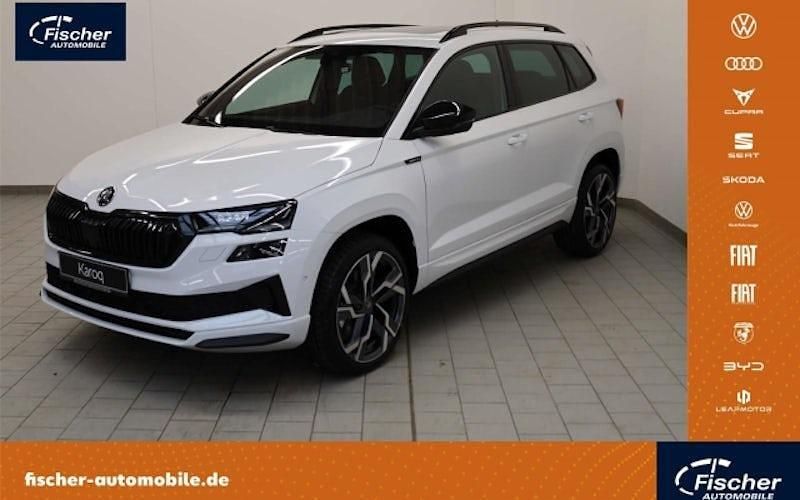 Weiß Gebraucht 2025 Skoda Karoq SportLine SUV | 41.980 € (Teuer) - Bild 1/4