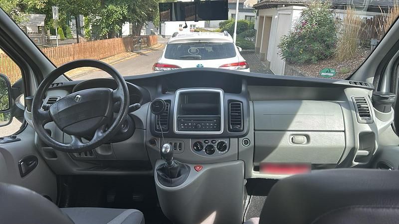 Gebraucht Renault Trafic 115 PS (84 kW) 2014 Silber Van / Kleinbus