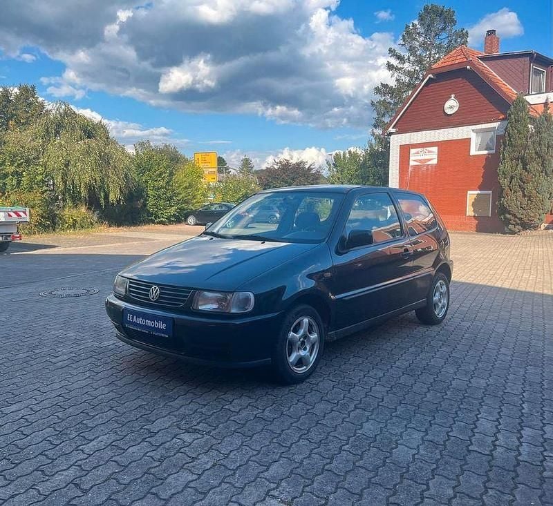 Schwarz Gebraucht 1998 VW Polo Limousine | 1.200 € (Fairer Preis) - Bild 1/4