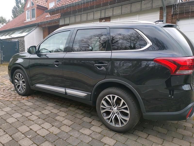 Gebraucht Mitsubishi Outlander 150 PS (110 kW) 2019 Schwarz SUV