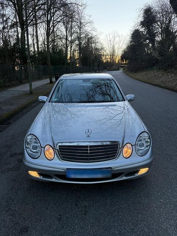 Gebraucht Mercedes E200 163 PS (119 kW) 2004 Silber Limousine