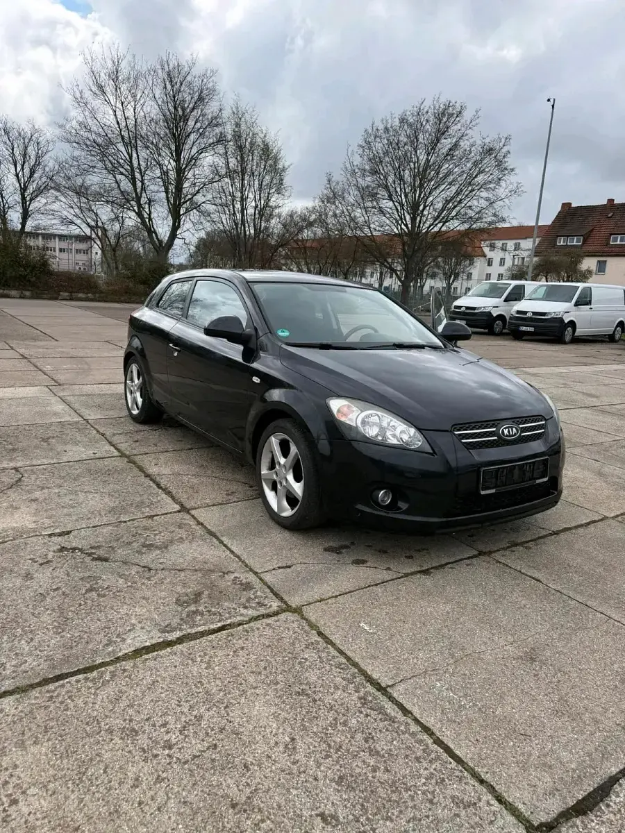 Brugt Kia Ceed 125 HK (91 kW) 2009 Sort Hatchback