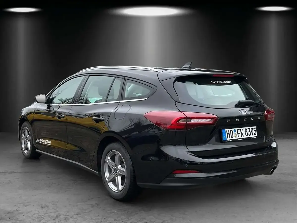 Gebraucht Ford Focus Titanium 125 PS (91 kW) 2025 Frostweiß Limousine