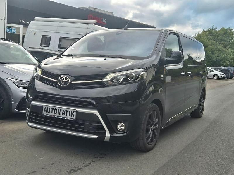 Schwarz Gebraucht 2023 Toyota Proace Verso Executive Kombi | 44.999 € (Etwas zu teuer) - Bild 1/4
