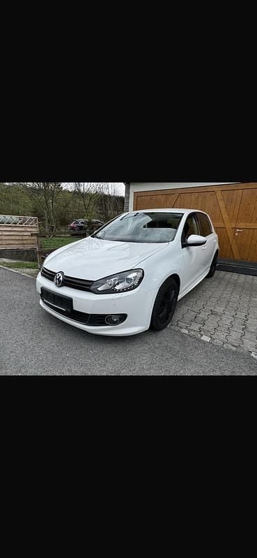 Gebraucht VW Golf VI 86 PS (63 kW) 2011 Weiß Kleinwagen