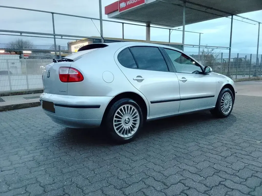 Usado Seat Leon 105 HP (77 kW) 2003 Prateado Citadino