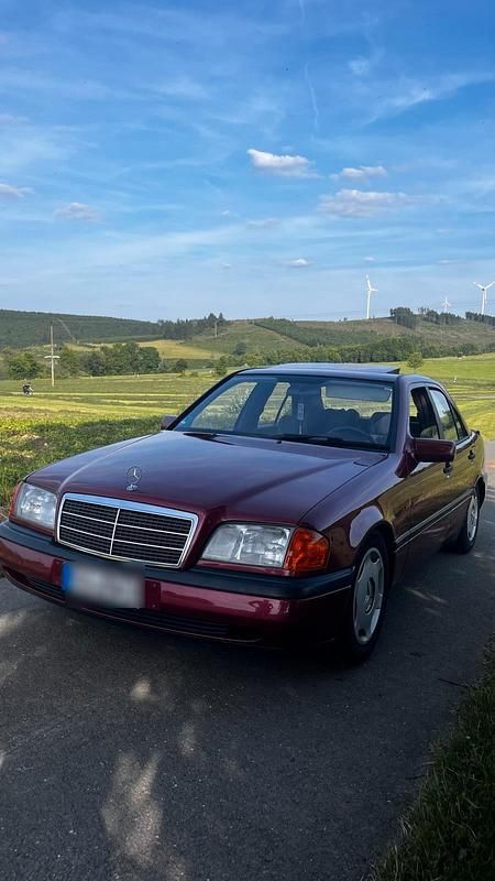 Rot Gebraucht 1994 Mercedes C180 Limousine | 2.699 € - Bild 1/4