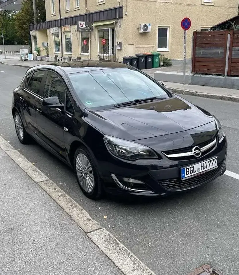 Gebraucht Opel Astra Innovation 101 PS (74 kW) 2012 Schwarz Limousine