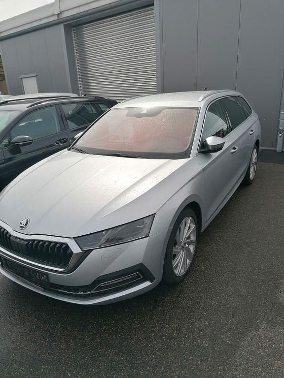 Gebraucht Skoda Octavia First Edition 150 PS (110 kW) 2020 Silber Kombi