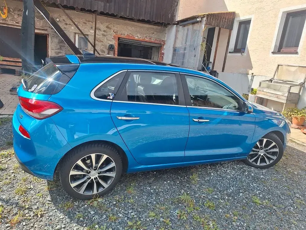 Gebraucht Hyundai i30 Premium 140 PS (102 kW) 2018 Blau Limousine