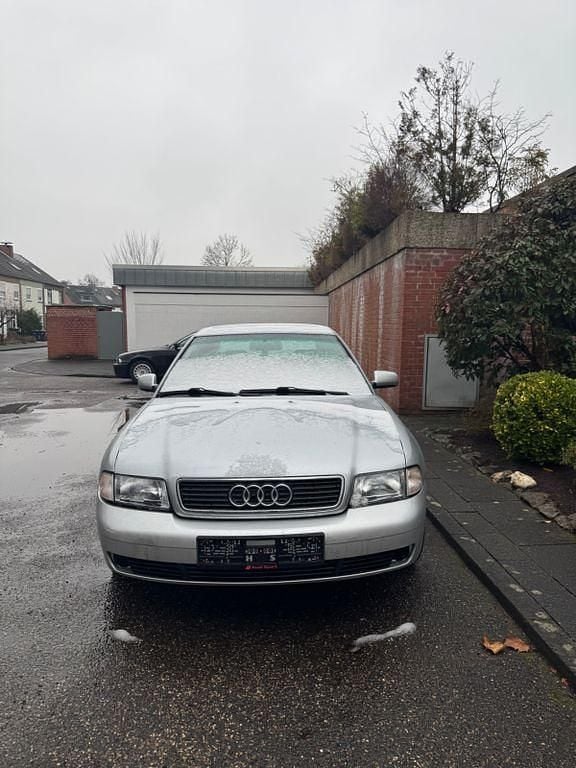 Silber Gebraucht 1998 Audi A4 Performance Limousine | 2.000 € (Guter Preis) - Bild 1/4