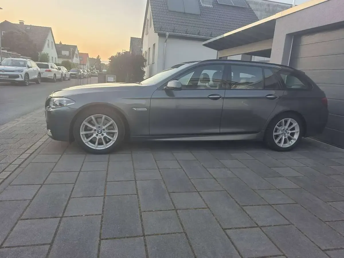 Gebraucht BMW 525 Sport Line 218 PS (160 kW) 2015 Grau Kombi