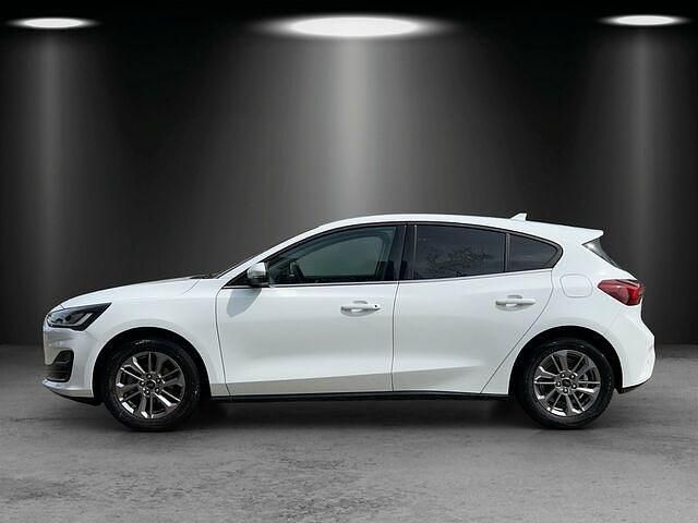 Gebraucht Ford Focus Titanium 125 PS (91 kW) 2022 Frozen white Limousine
