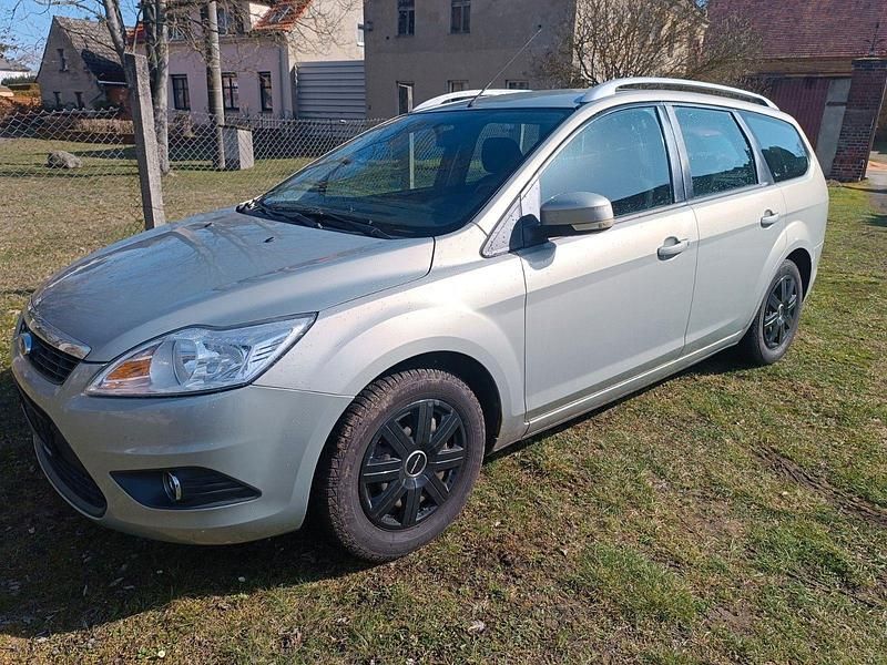 Gebraucht Ford Focus 101 PS (74 kW) 2010 Silber Kombi