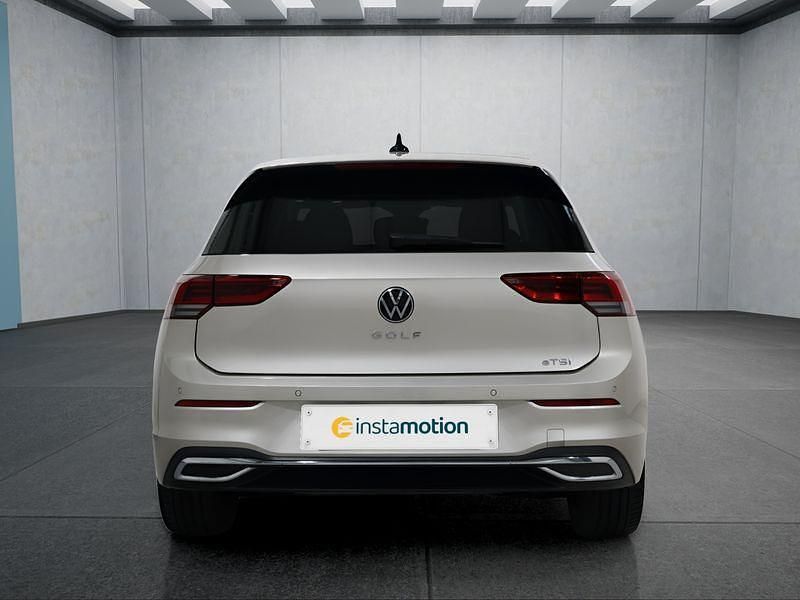 Gebraucht VW Golf VIII 150 PS (110 kW) 2023 Silber Kleinwagen
