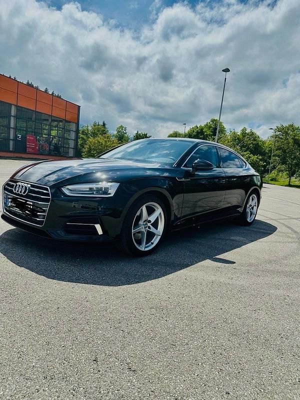 Schwarz Gebraucht 2019 Audi A5 Sportback Kleinwagen | 26.500 € (Superpreis) - Bild 1/4