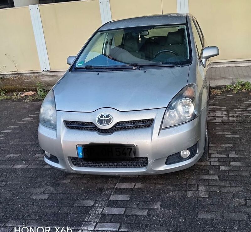Silber Gebraucht 2009 Toyota Corolla Verso Executive Van / Kleinbus | 1.599 € (Guter Preis) - Bild 1/4