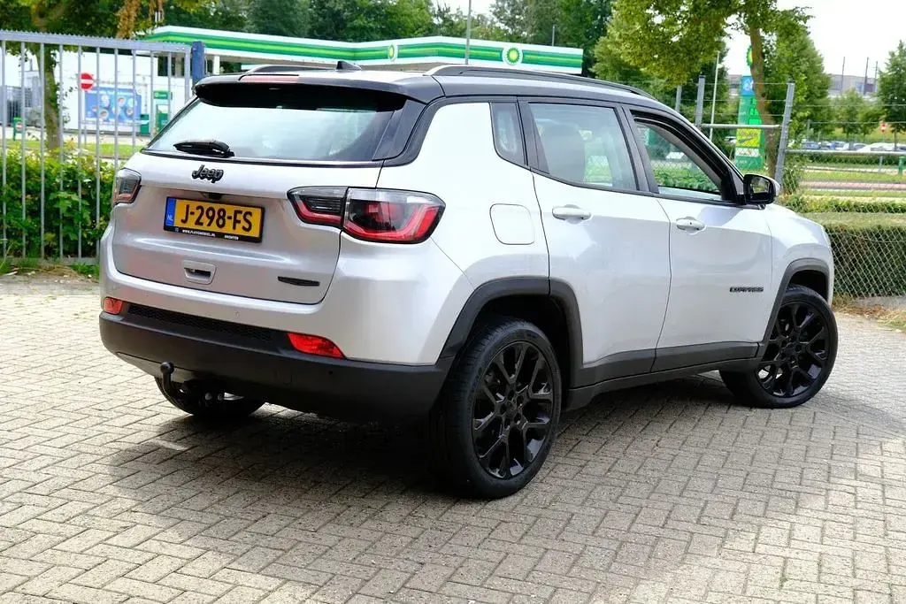 Gebraucht Jeep Compass Night Eagle 150 PS (110 kW) 2020 Grau SUV