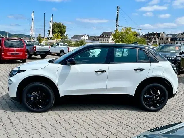 Neu Fiat 600 Street 101 PS (74 kW) 2026 Weiß SUV