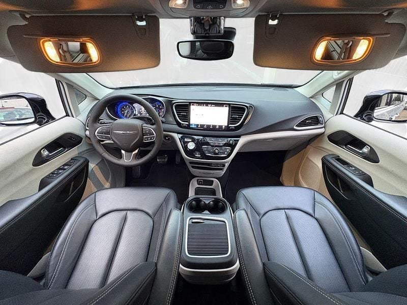 Gebraucht Chrysler Pacifica 292 PS (214 kW) 2024 Silber Van / Kleinbus