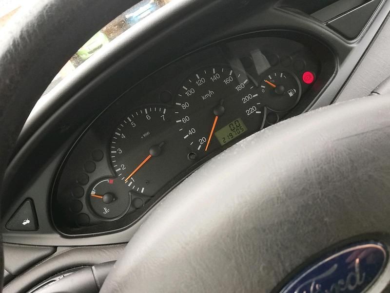 Gebraucht Ford Focus 101 PS (74 kW) 2003 Schwarz Kleinwagen