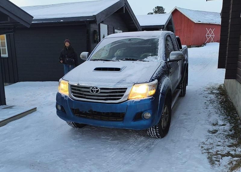 Gebraucht Toyota HiLux 150 PS (110 kW) 2011 Blau Abholung