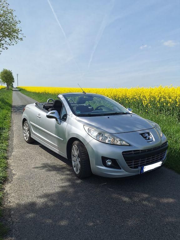 Grau Gebraucht 2011 Peugeot 207 CC Premium Cabrio | 5.000 € (Fairer Preis) - Bild 1/4