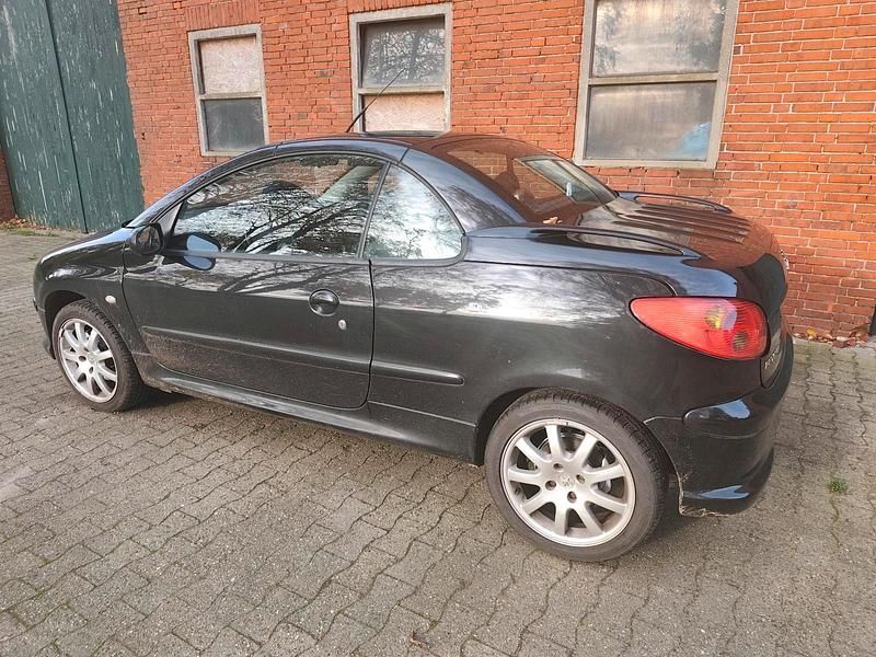 Schwarz Gebraucht 2004 Peugeot 206 CC Cabrio | 450 € (Superpreis) - Bild 1/4