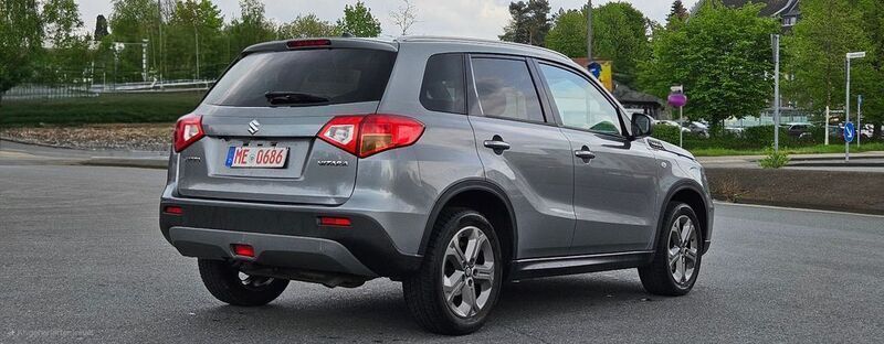 Gebraucht Suzuki Vitara Club 120 PS (88 kW) 2017 Grau SUV