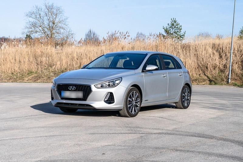 Gebraucht Hyundai i30 99 PS (72 kW) 2018 Silber Kleinwagen