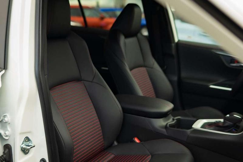 Gebraucht Suzuki Across 185 PS (136 kW) 2025 Platinium white pearl met SUV