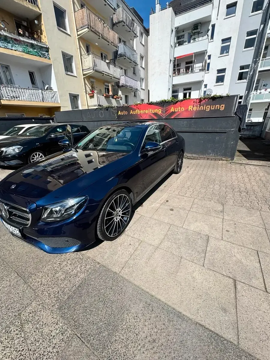 Gebraucht Mercedes E350 258 PS (189 kW) 2017 Blau Limousine