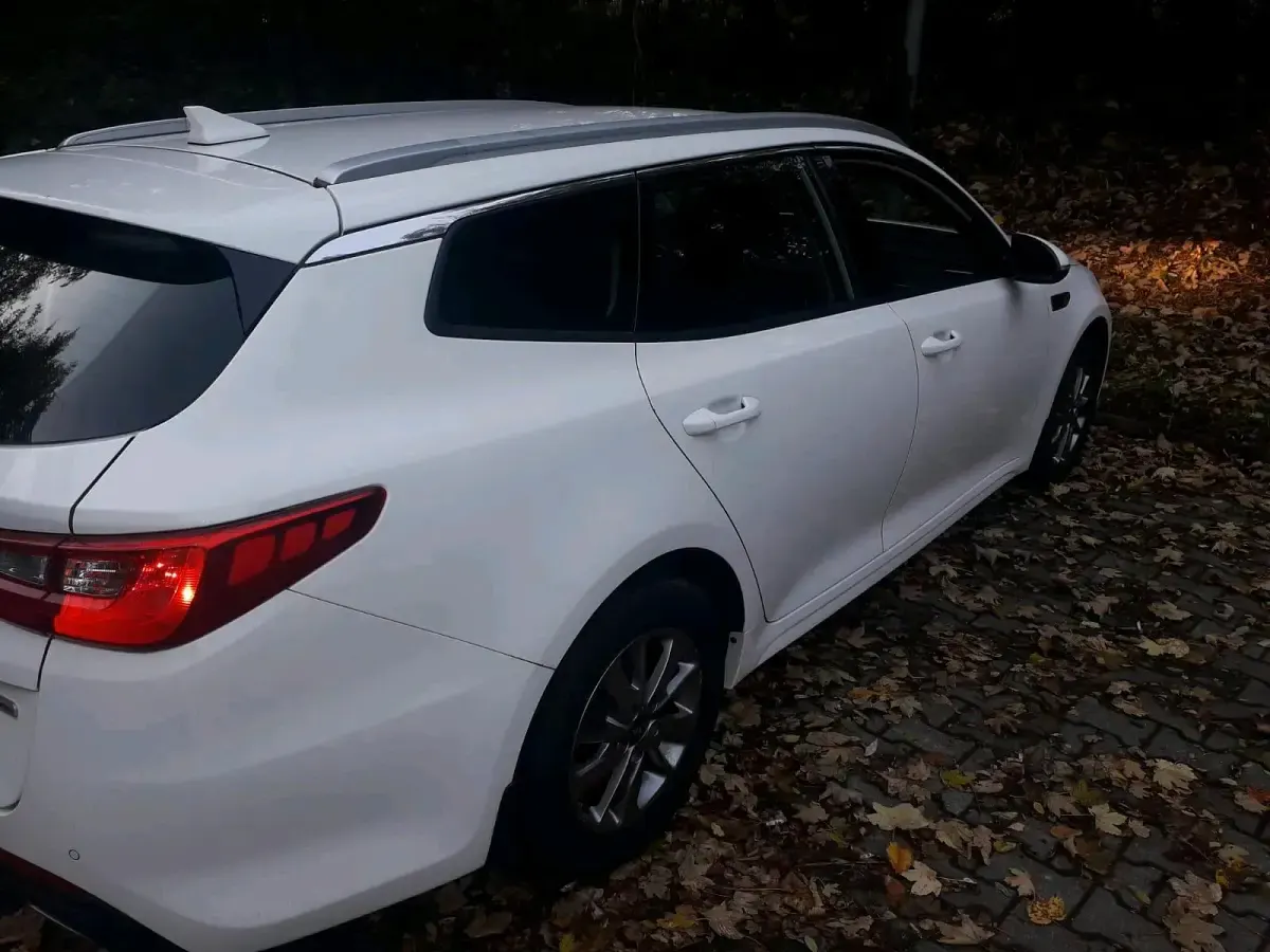 Gebraucht Kia Optima 141 PS (103 kW) 2017 Weiß Kombi