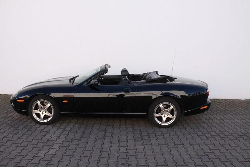 Używany Jaguar XK8 298 KM (219 kW) 2005 Czarny Kabriolet