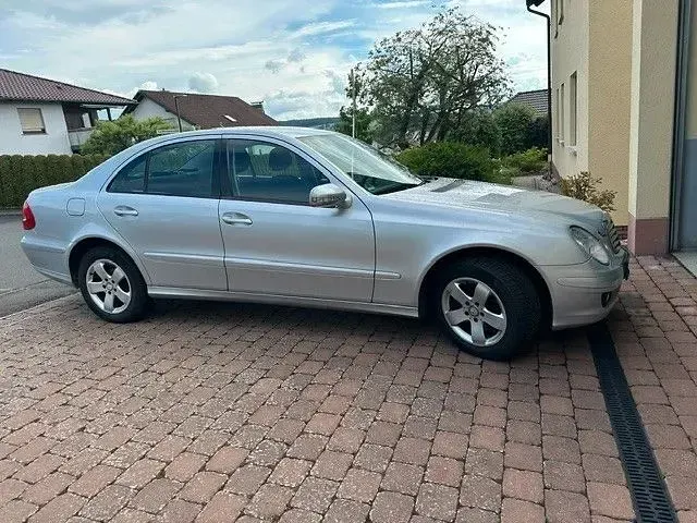 Gebraucht Mercedes E200 Elegance 184 PS (135 kW) 2008 Silber Limousine