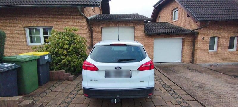 Gebraucht Ford Focus Ambiente 101 PS (74 kW) 2016 Weiß Kombi