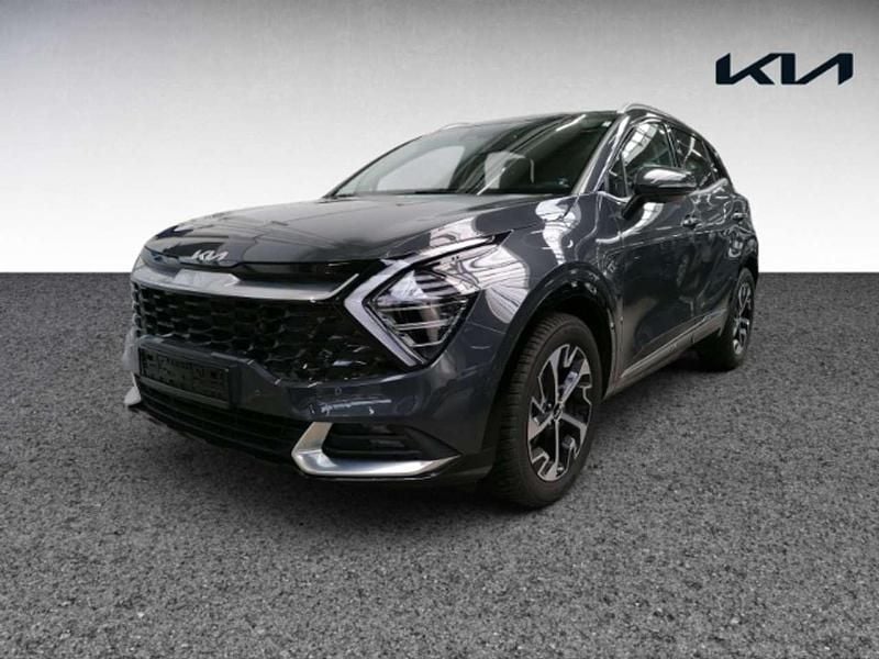 H8g) pentametal met. (grau Gebraucht 2024 Kia Sportage Spirit SUV | 31.940 € (Guter Preis) - Bild 1/4
