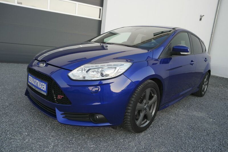 Blau Gebraucht 2012 Ford Focus ST Limousine | 10.800 € (Etwas zu teuer) - Bild 1/4