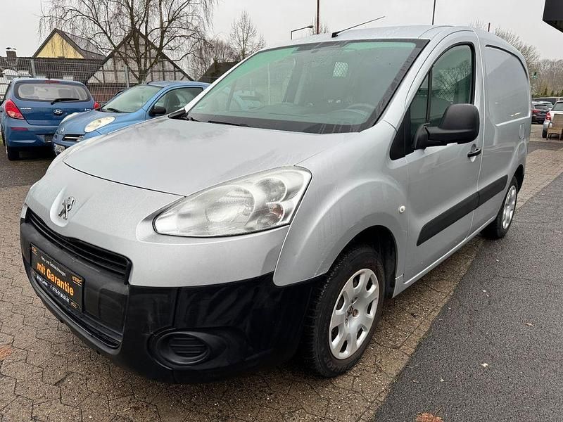 Grau Gebraucht 2015 Peugeot Partner Van / Kleinbus | 7.100 € (Etwas zu teuer) - Bild 1/4