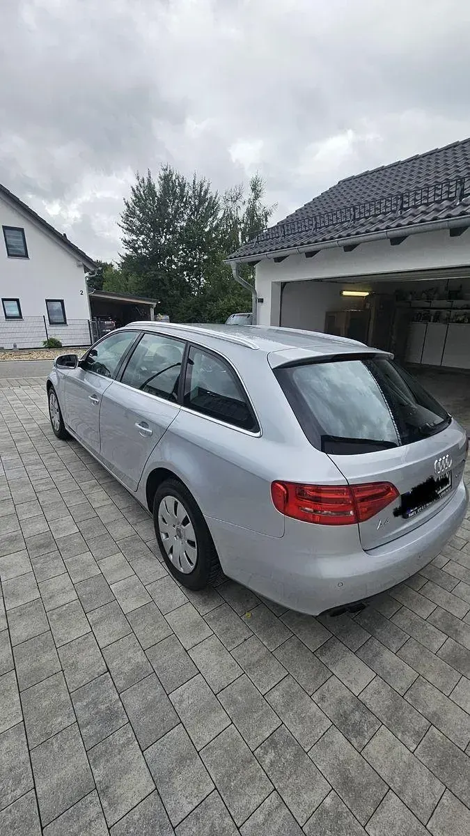 Używany Audi A4 Attraction 120 KM (88 kW) 2010 Srebrny Kombi