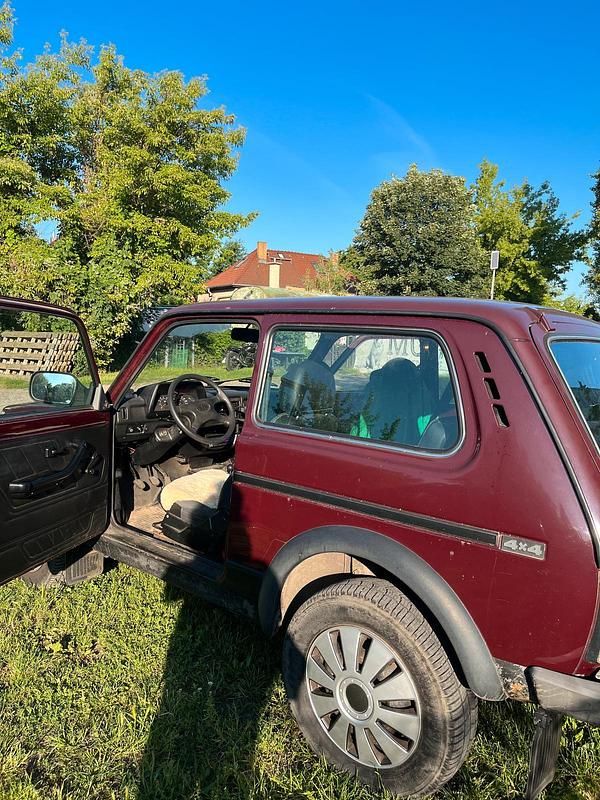 Gebraucht Lada niva 2011 Rot SUV