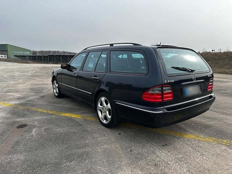 Gebraucht Mercedes E430 279 PS (205 kW) 2003 Violet Limousine