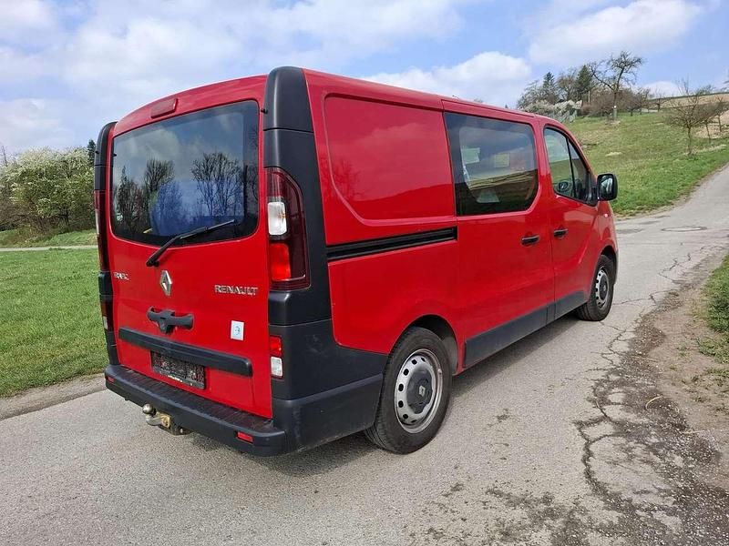 Usata Renault Trafic Komfort 120 CV (88 kW) 2017 Rosso Monovolume
