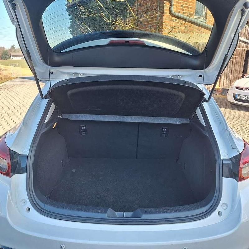 Gebraucht Mazda 3 Black Limited 150 PS (110 kW) 2016 Weiß Kleinwagen